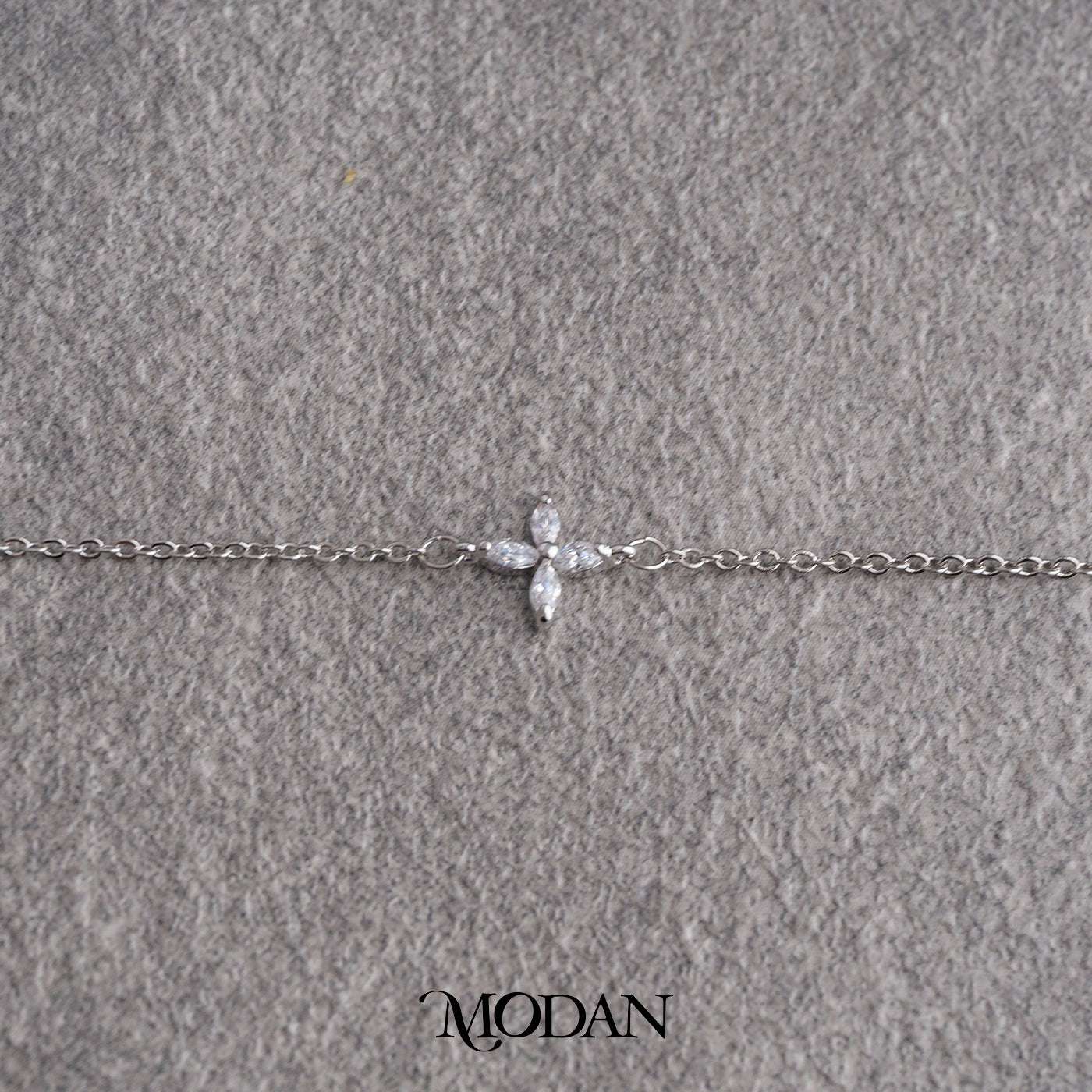 (16cm) Dainty Four Petals Flower Shaped Bracelet Gelang Bunga Hypoallergenic Gold Filled