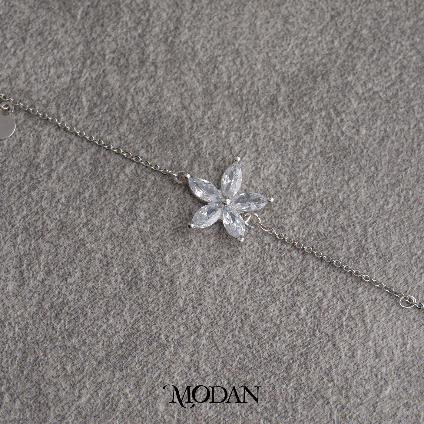 (17.5cm) Minimalist Daisy Flower Bracelet Gelang Bunga Hypoallergenic Gold Filled