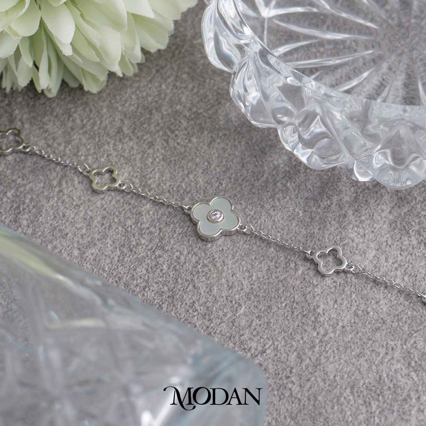Minimalist Lucky Clover Mother of Pearl Bracelet Gelang Daun Semanggi Hypoallergenic Gold Filled
