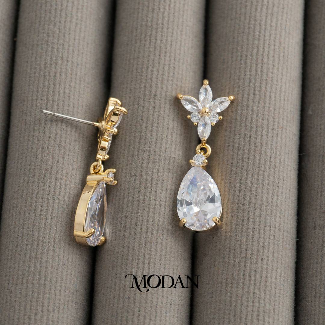 Bridal Sparkling Leaf and Teardrop Drop Earrings Anting Gantung Daun Tetes Air Mata Pesta Hypoallergenic Gold Plated