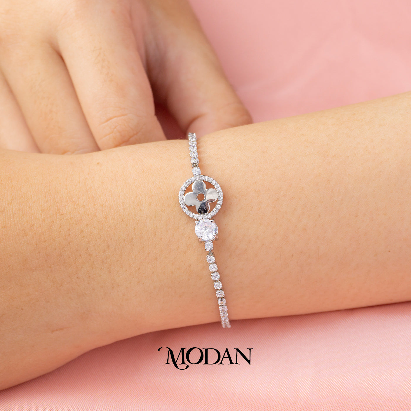 Sparkling Micro Paved Round Clover Adjustable Bracelet Gelang Serut Hypoallergenic Gold Plated