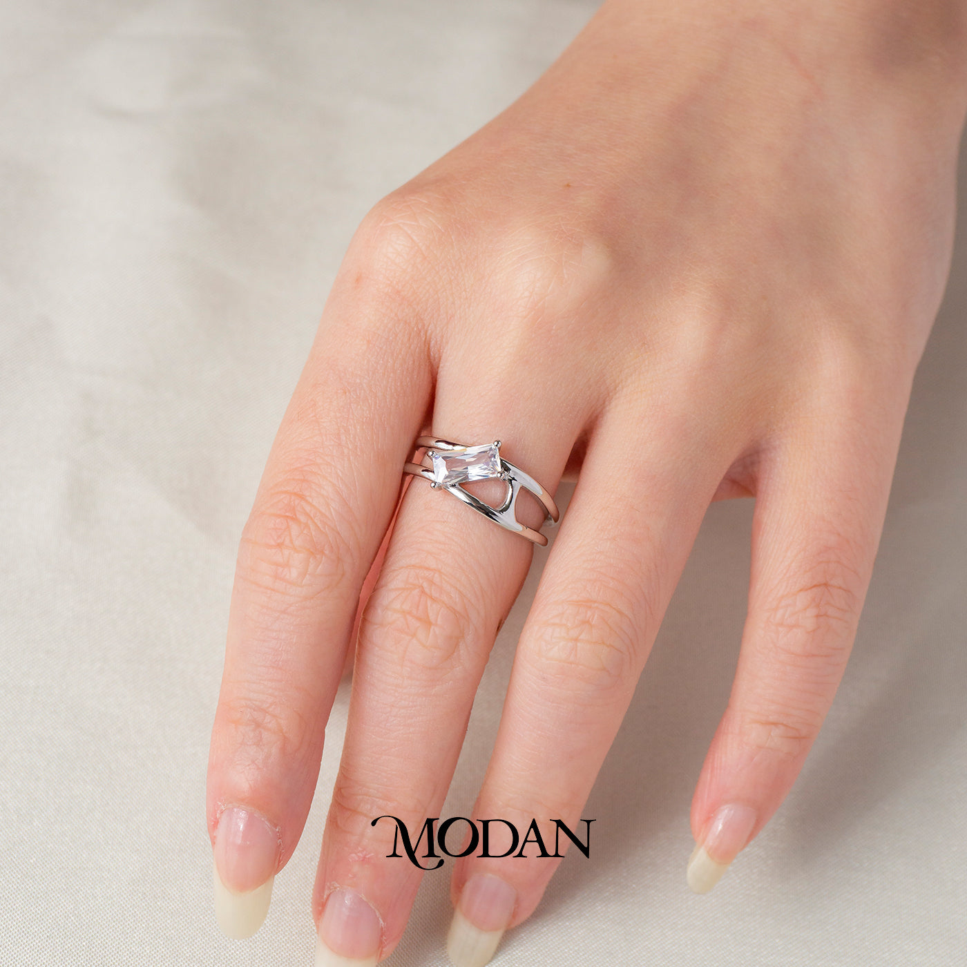 Dainty Split Shank Crystal Ring Cincin Polos Tumpuk Hypoallergenic Gold Plated