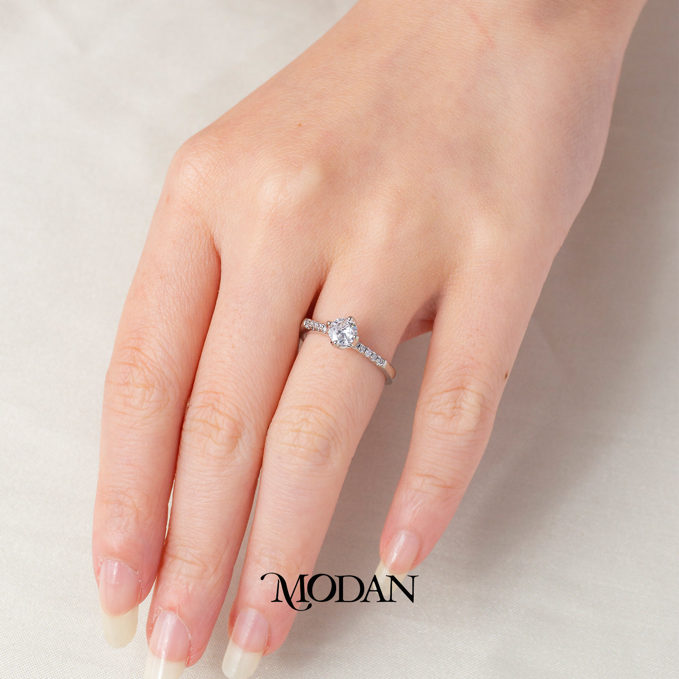 Classic Solitaire Engagement Ring Cincin Tunangan Permata Satu Hypoallergenic Gold Plated