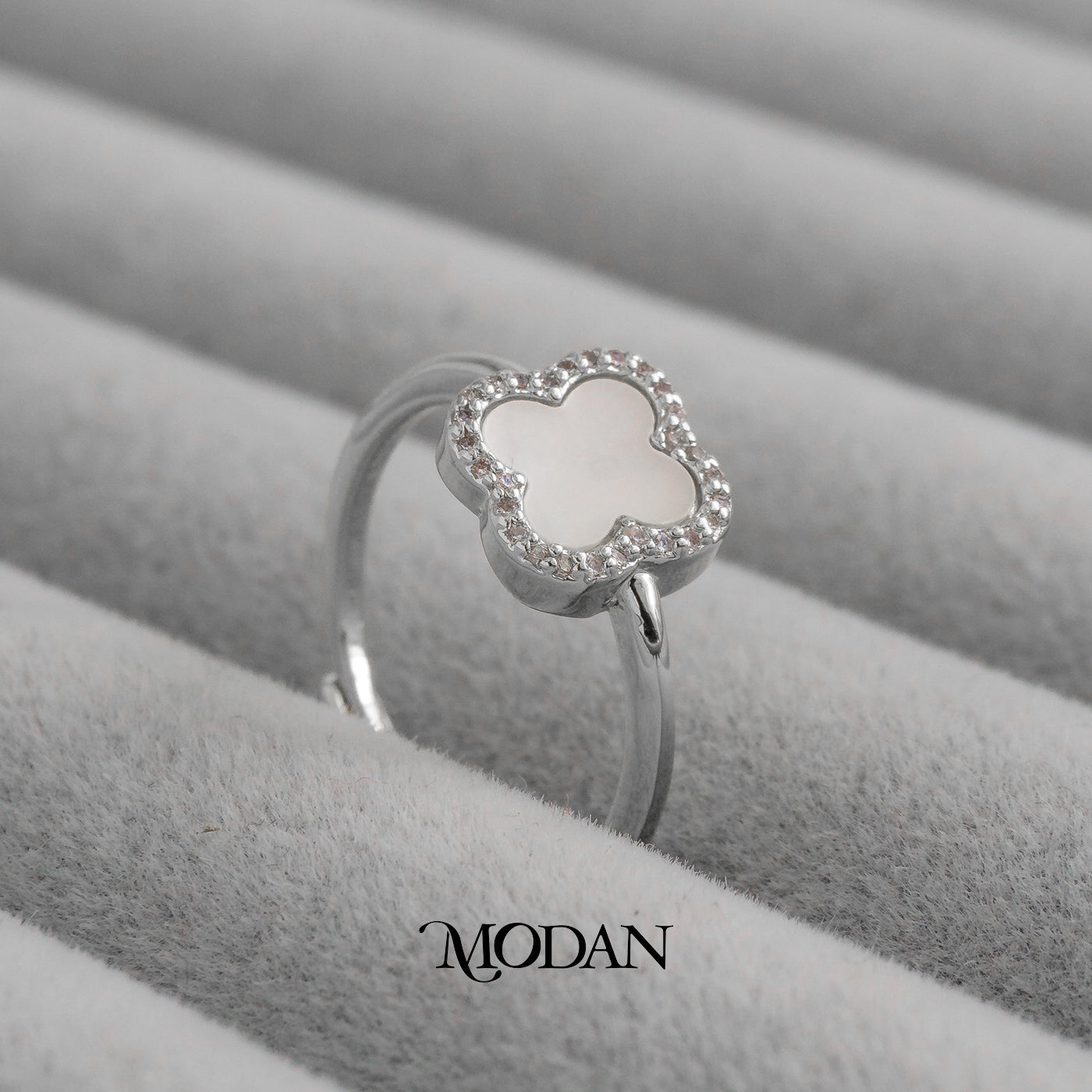 Mother Of Pearl Clover Ring Cincin Motif Bunga Semanggi Hypoallergenic Gold Plated