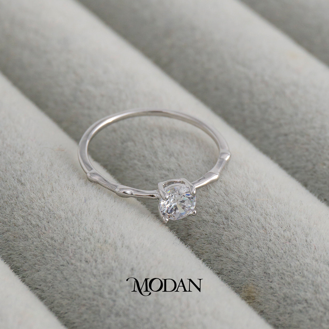 Elegant Single Solitaire Ring Cincin Mata Satu Tunangan Hypoallergenic Triple White Gold Filled