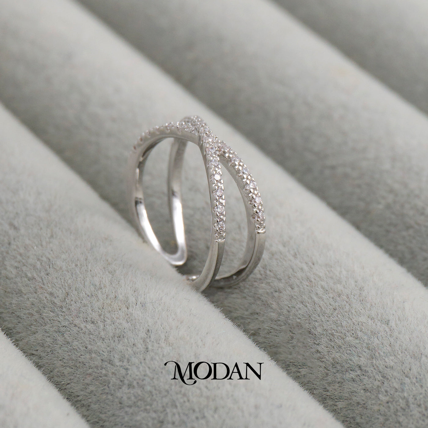 Elegant Cross X Ring Cincin Bentuk X Pesta Hypoallergenic Triple White Gold Filled