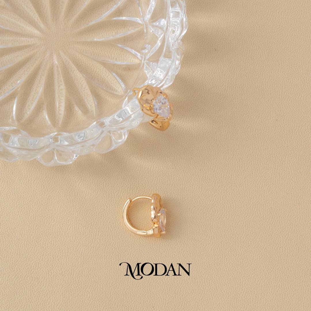 (13mm) Sparkling Teardrop Zirconia Elegant Leaf Shaped Hoop Earrings Anting Daun Pesta Hypoallergenic Gold Plated