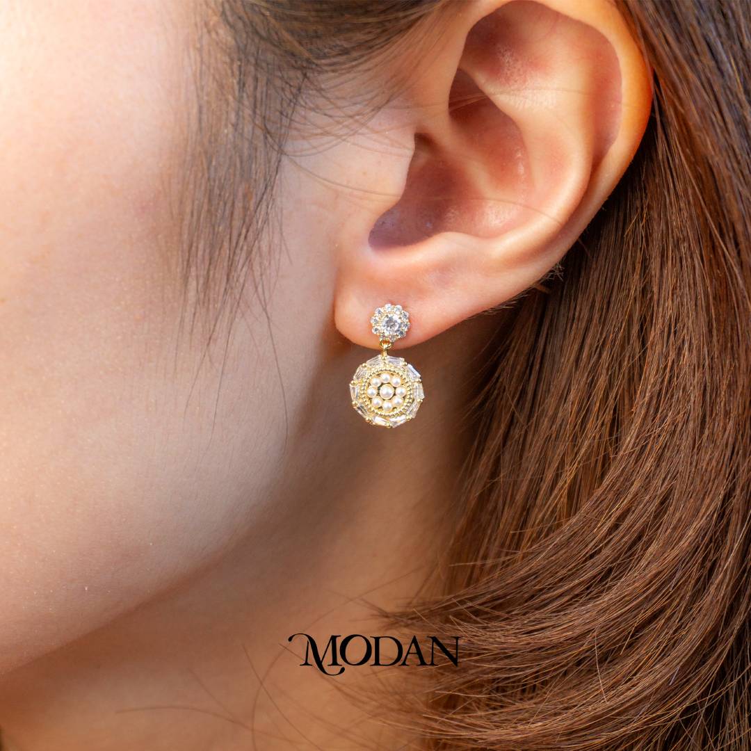 (19mm) Sparkling Round Shell Pearl Baguette Zirconia Drop Stud Earrings Anting Bulat Hypoallergenic Gold Plated