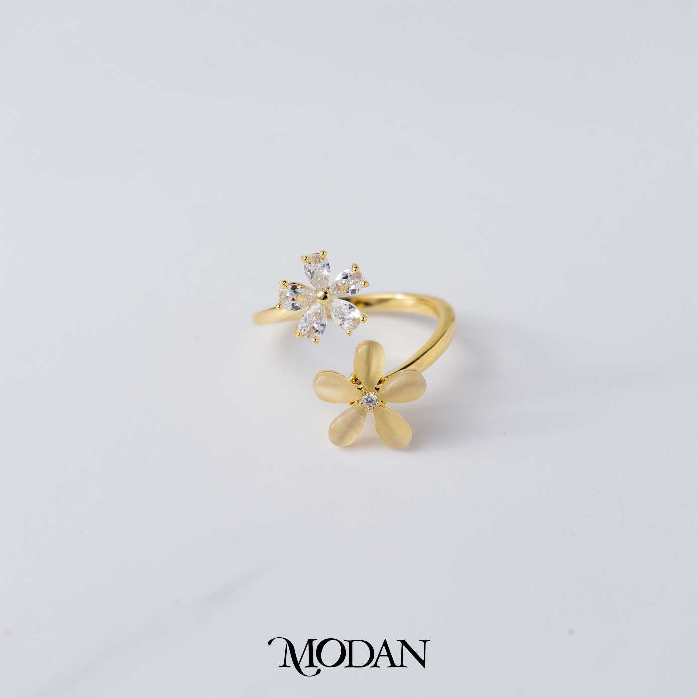 Adjustable White Peach Daisy Rotating Flower Ring Cincin Bunga Putar Hypoallergenic Gold Plated