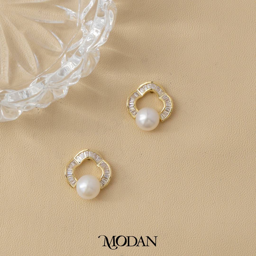 (17mm) Baguette Zirconia Shell Pearl Stud Earrings Anting Tusuk Mutiara Hypoallergenic Gold Plated