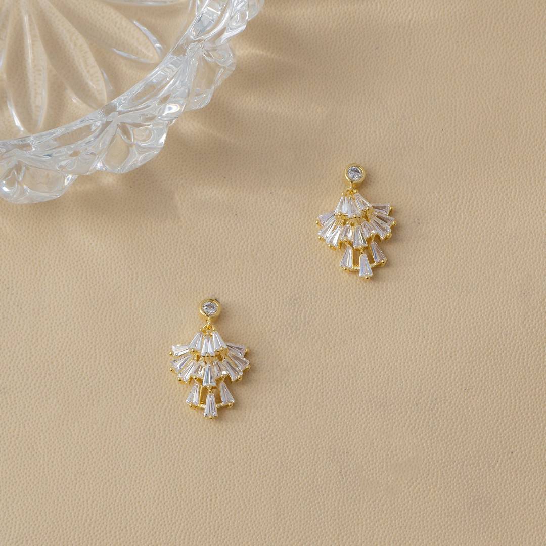 (20mm) Sparkling Fashion Dress Baguette Simple Bridal Stud Earrings Anting Tusuk Elegan Hypoallergenic Gold Plated