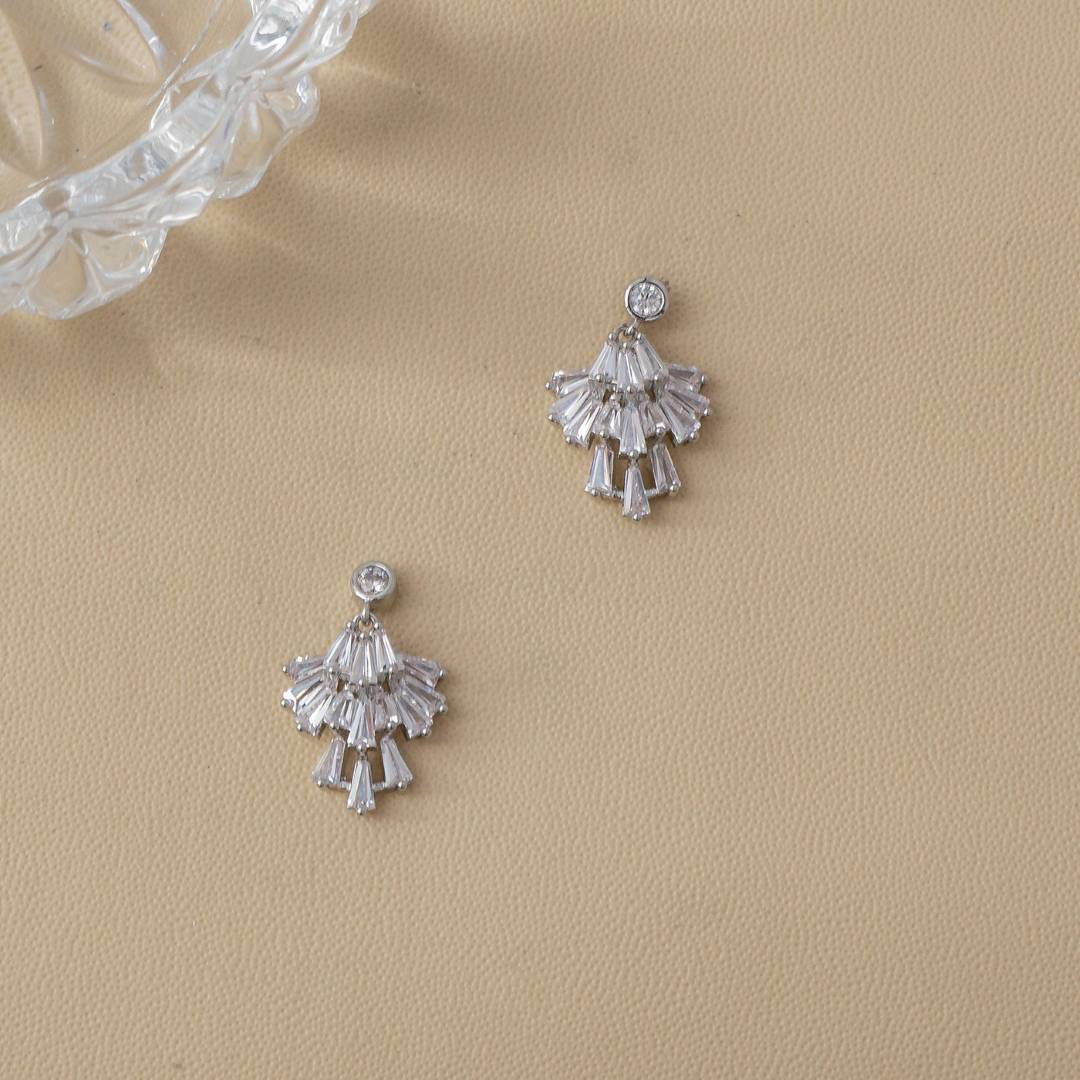 (20mm) Sparkling Fashion Dress Baguette Simple Bridal Stud Earrings Anting Tusuk Elegan Hypoallergenic Gold Plated