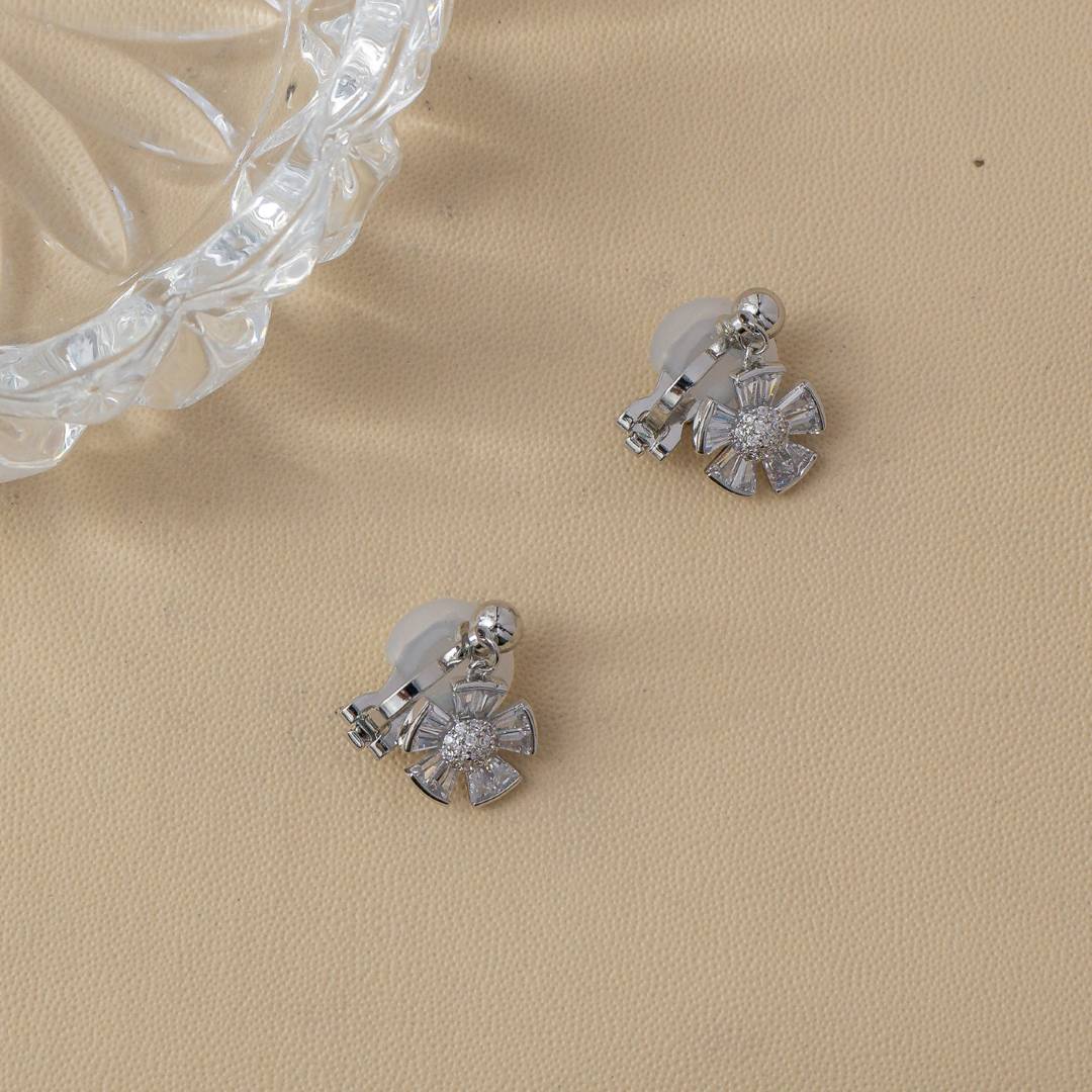 (17mm) Bridal Baguette Flower Clip on Hoop Earrings Anting Jepit Hijab Elegan Hypoallergenic Gold Plated