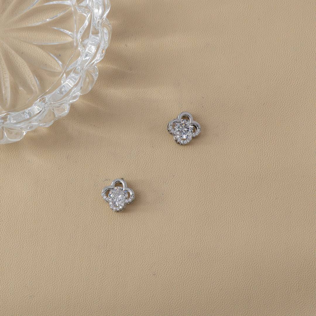 (11mm) Sparkling Mini Clover Leaf Stud Earrings Anting Tusuk Daun Semanggi Hypoallergenic Gold Plated