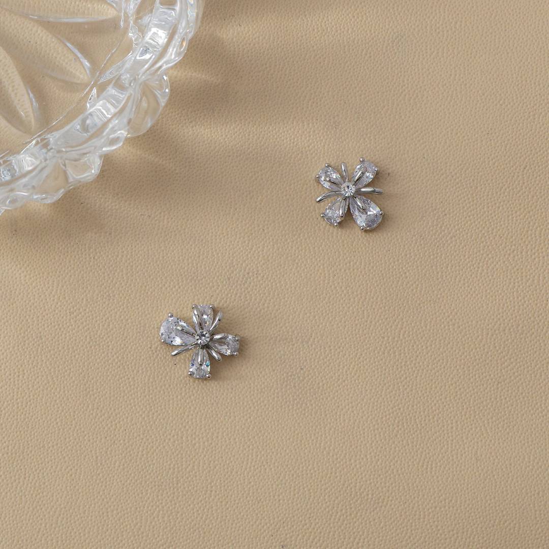 (11mm) Simple Elegant Blooming Flower Stud Earrings Anting Tusuk Bunga Hypoallergenic Gold Plated