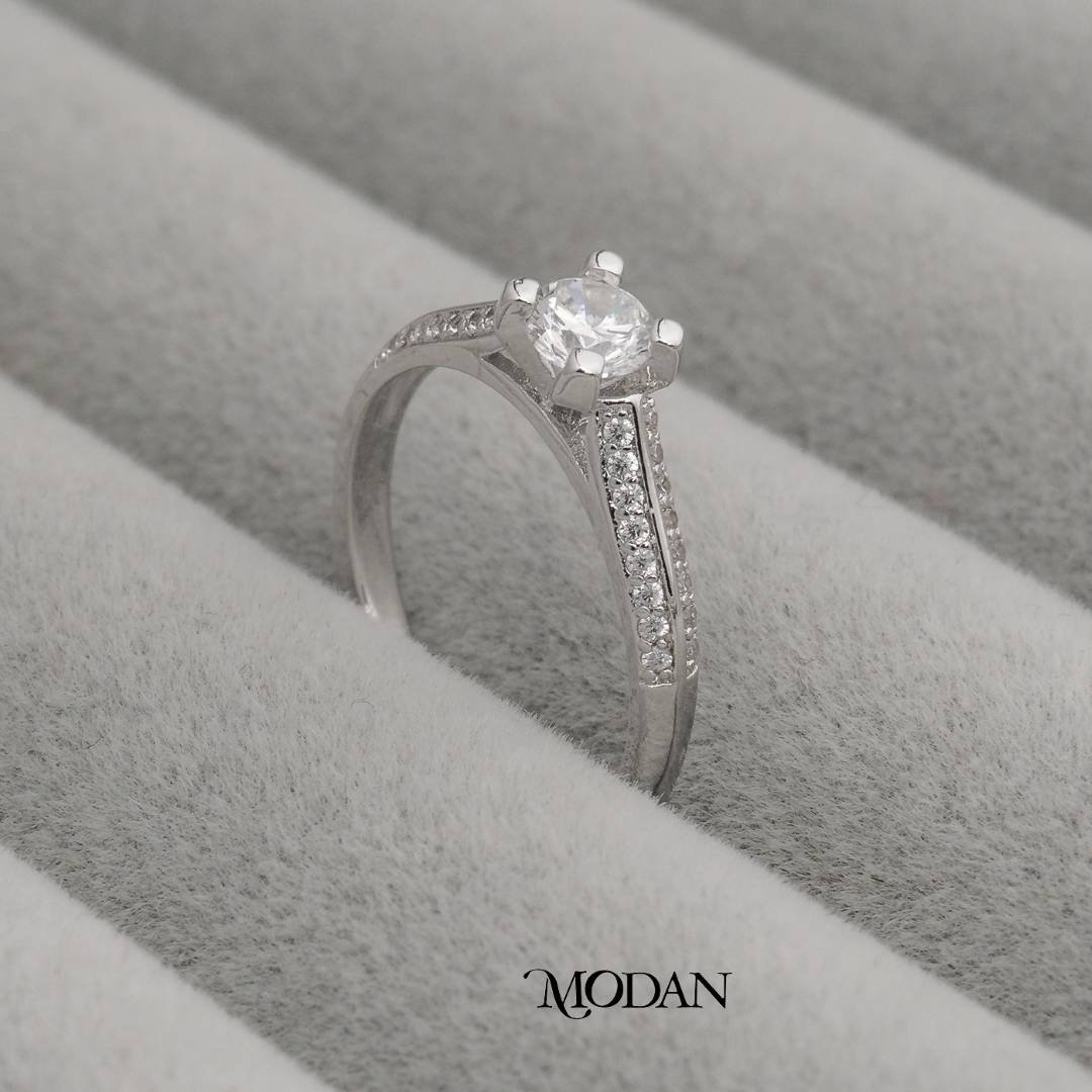 Ethereal Glow Solitaire Ring Cincin Solitaire Kilau Anggun Hypoallergenic Gold Plated