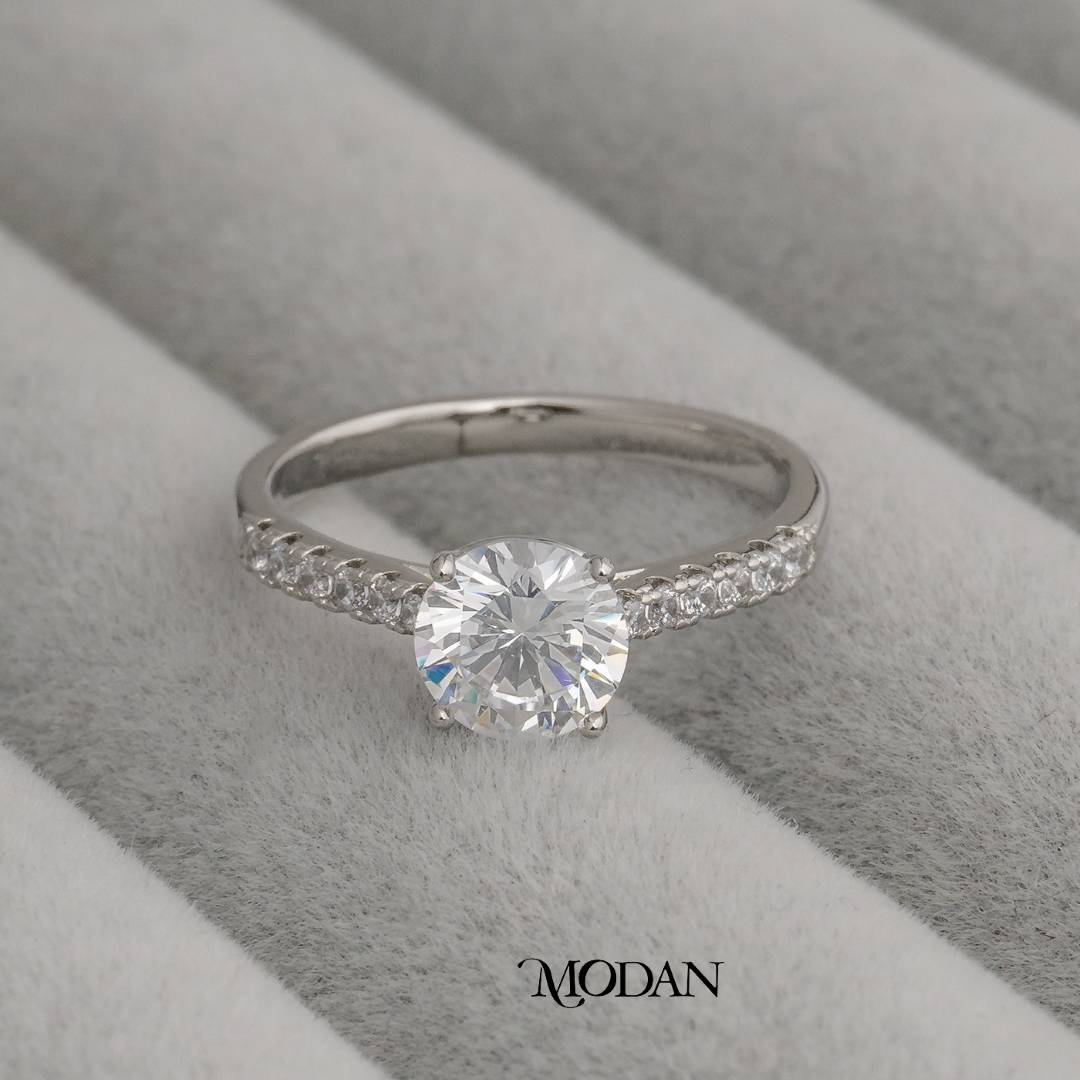Minimalis Micro Pave Solitaire Cincin Mata Satu Pesta Hypoallergenic Gold Plated