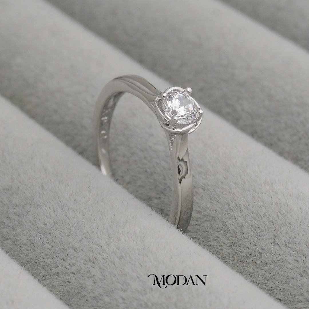 Floral Essence Solitaire Ring Cincin Kelopak Bunga Mata Satu Hypoallergenic Gold Plated