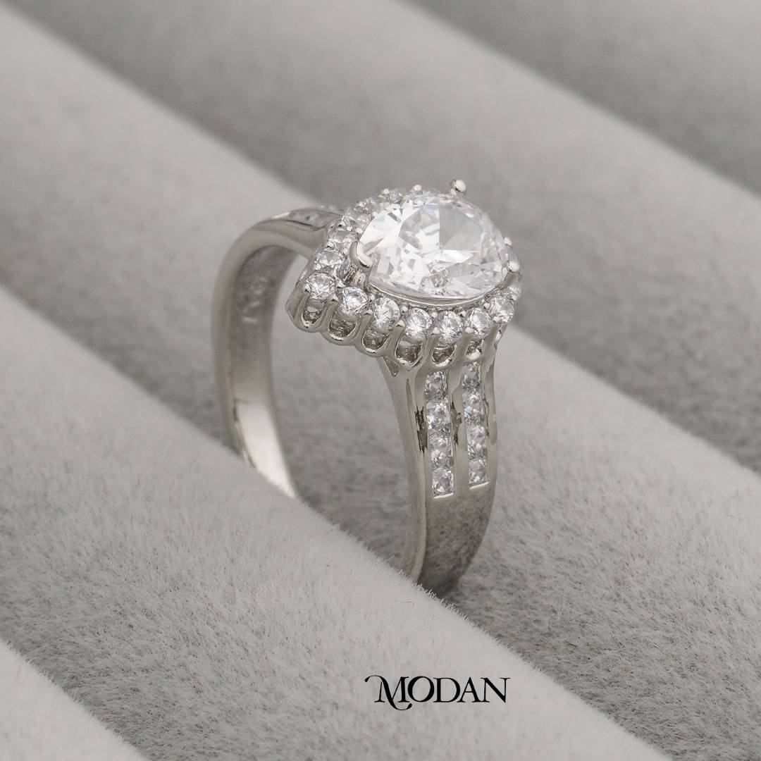 Teardrop Solitaire Ring Cincin Solitaire Bentuk Tetesan Air Hypoallergenic Gold Plated