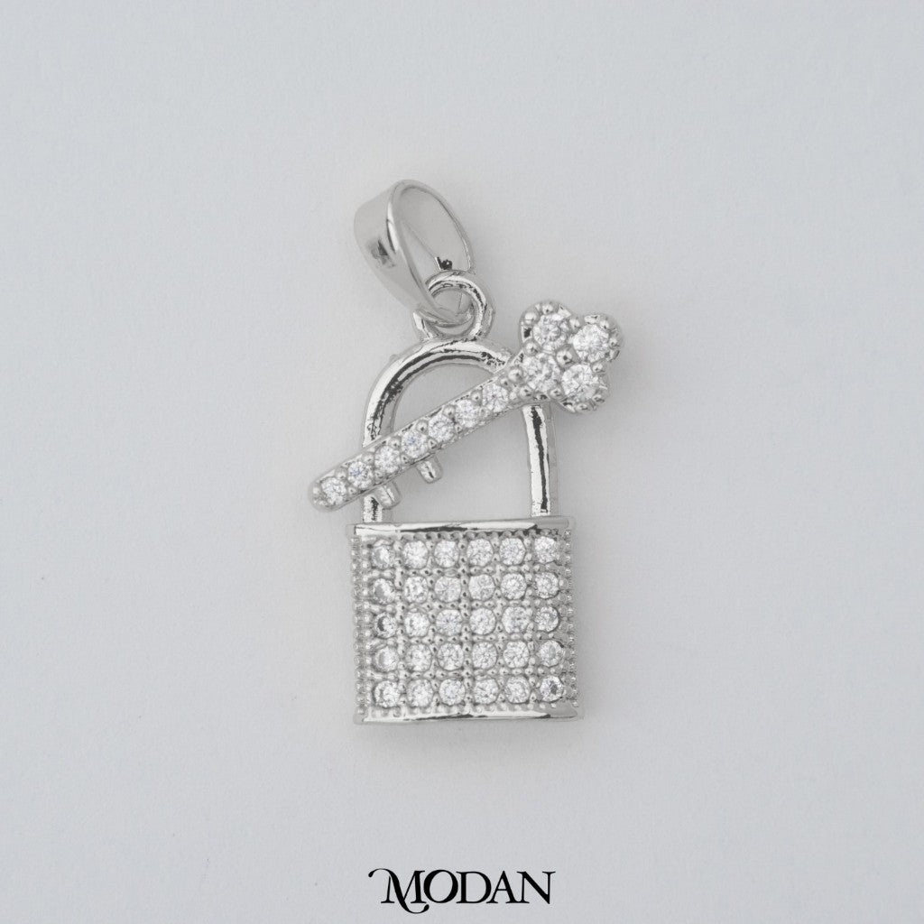 Micro Paved Key and Lock Lucky Clover Pendant DIY Pendant Liontin Kunci gembok Bunga Daun Semanggi Hypoallergenic Gold Filled