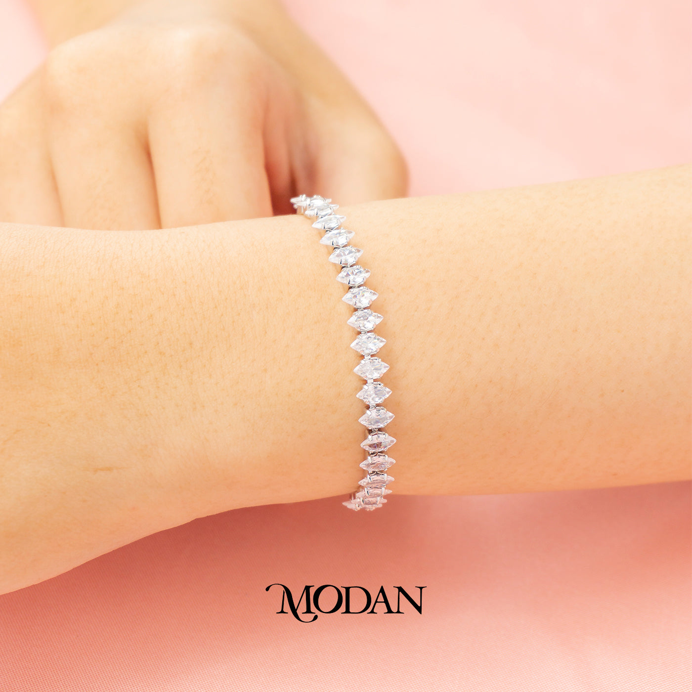 (17.5cm) Sparkling Marquise Tennis Bracelet with Extender Gelang Pesta Elegan Hypoallergenic Gold Filled