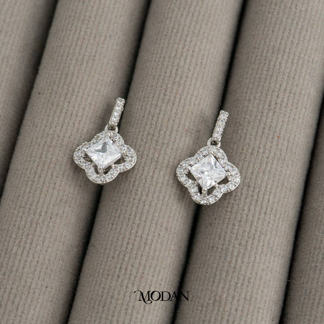 Sparkling Lucky Clover Stud Earrings Anting Daun Keberuntungan Hypoallergenic Gold Plated