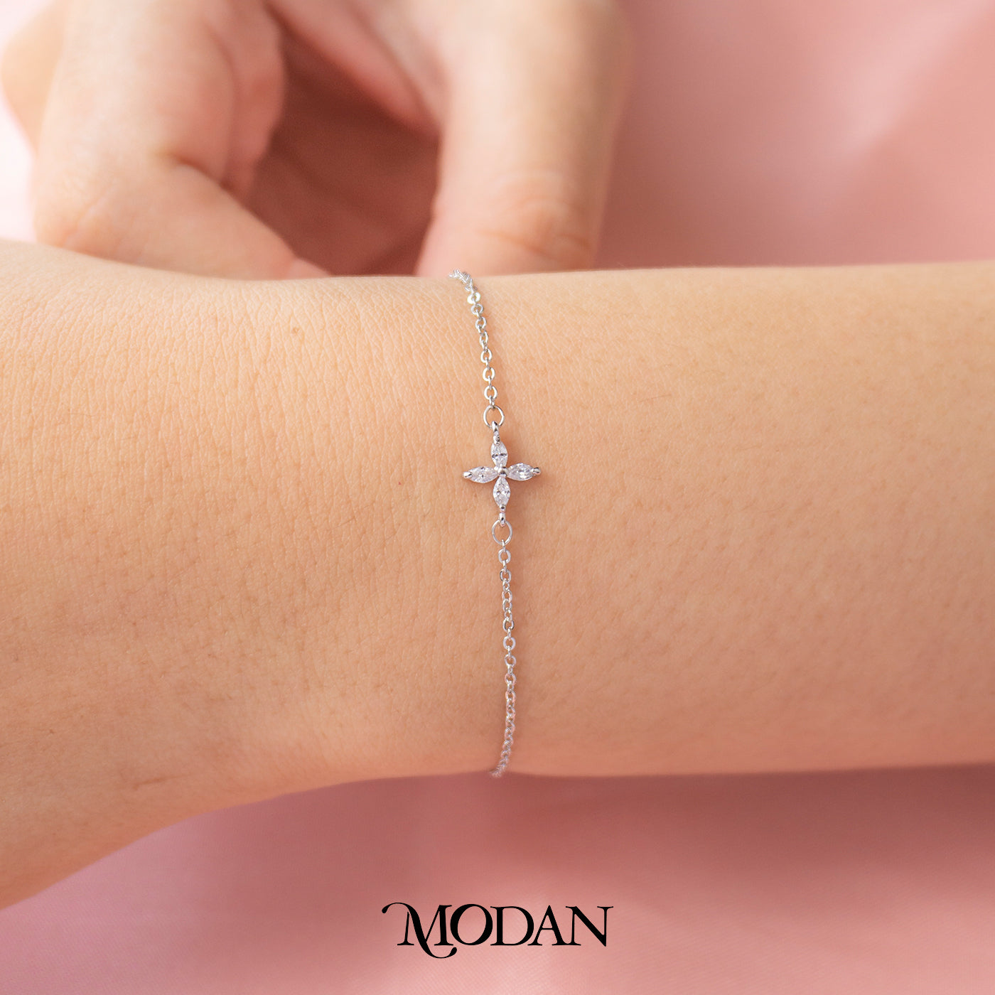 (16cm) Dainty Four Petals Flower Shaped Bracelet Gelang Bunga Hypoallergenic Gold Filled