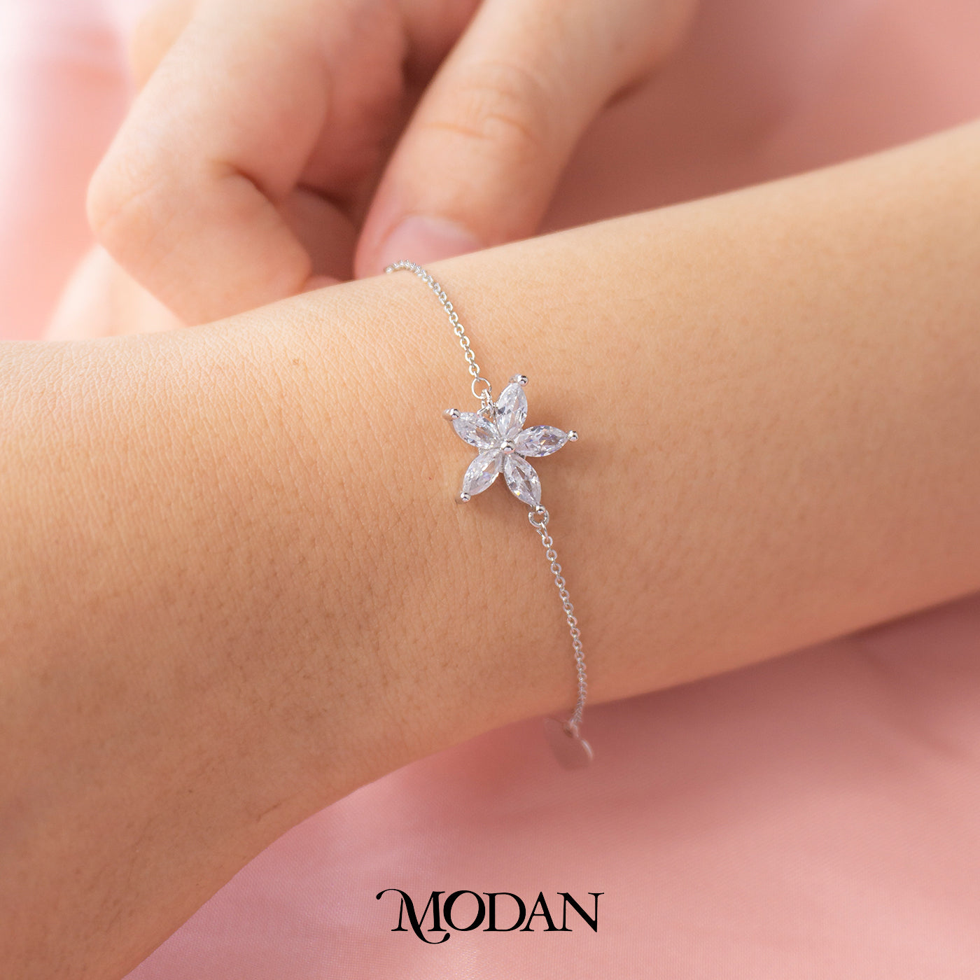 (17.5cm) Minimalist Daisy Flower Bracelet Gelang Bunga Hypoallergenic Gold Filled