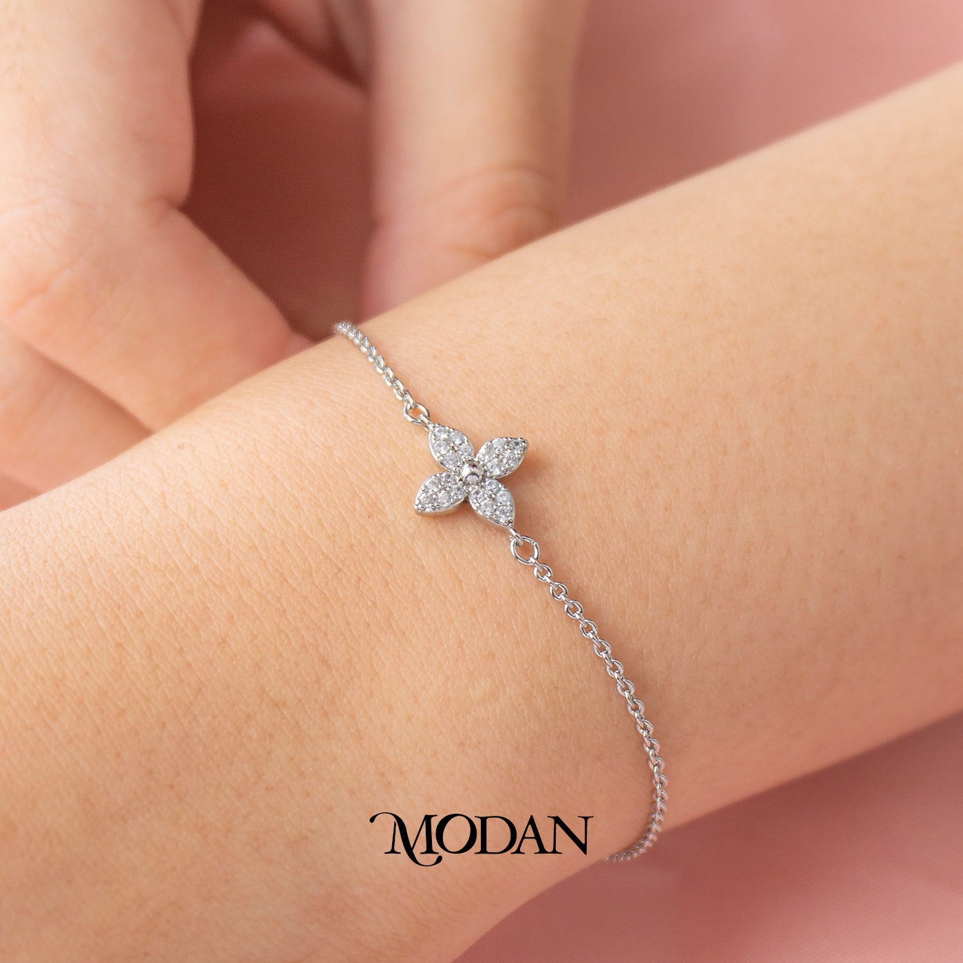 (16cm) Single Dainty Four Petals Flower Shaped Bracelet Gelang Bunga Hypoallergenic Gold Filled