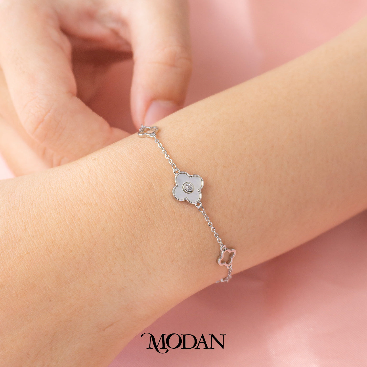 Minimalist Lucky Clover Mother of Pearl Bracelet Gelang Daun Semanggi Hypoallergenic Gold Filled