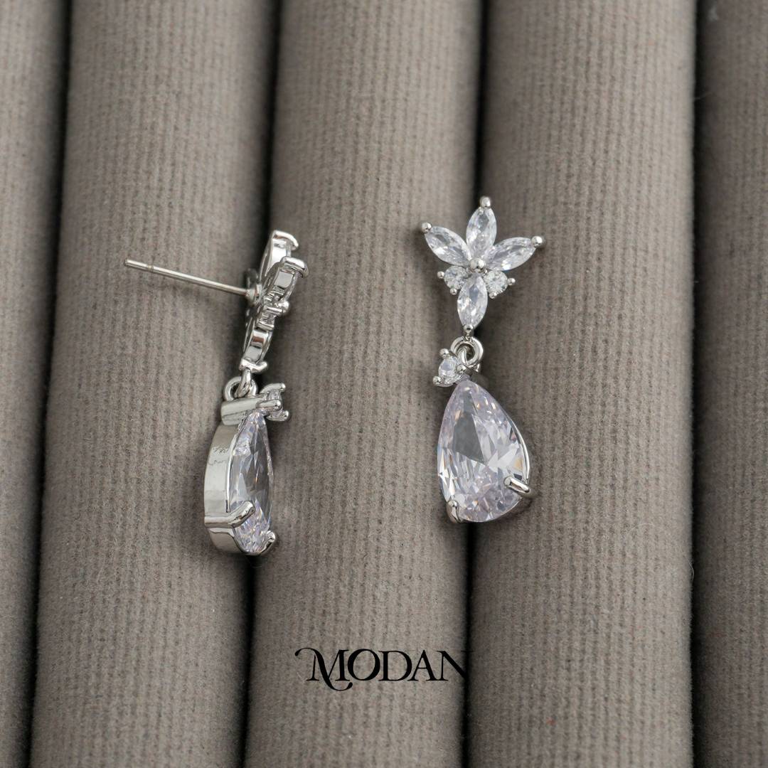 Bridal Sparkling Leaf and Teardrop Drop Earrings Anting Gantung Daun Tetes Air Mata Pesta Hypoallergenic Gold Plated