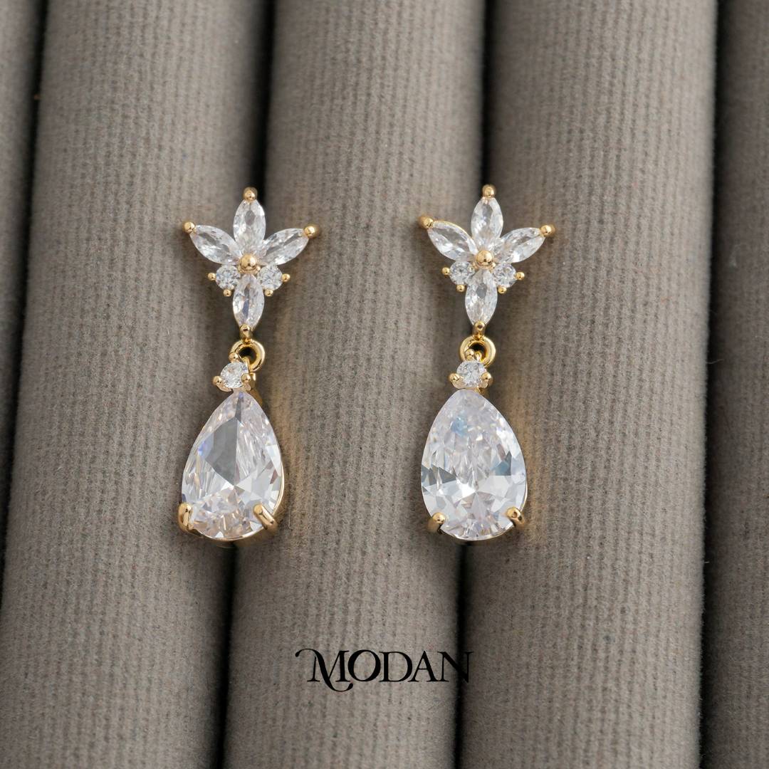 Bridal Sparkling Leaf and Teardrop Drop Earrings Anting Gantung Daun Tetes Air Mata Pesta Hypoallergenic Gold Plated