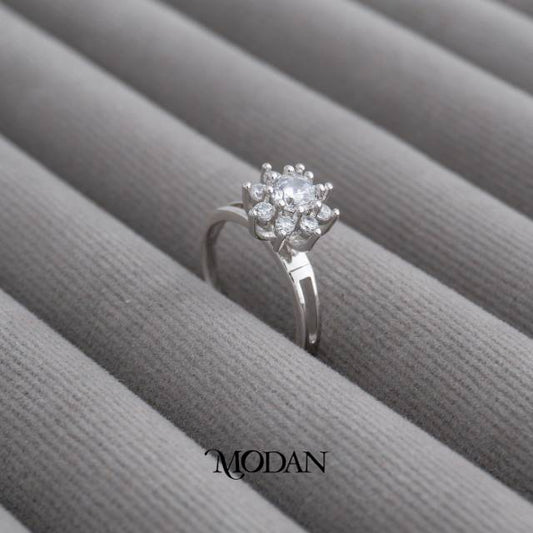Sparkling Flower Cluster Solitaire Ring Cincin Solitaire Kelopak Bunga Hypoallergenic Gold Plated