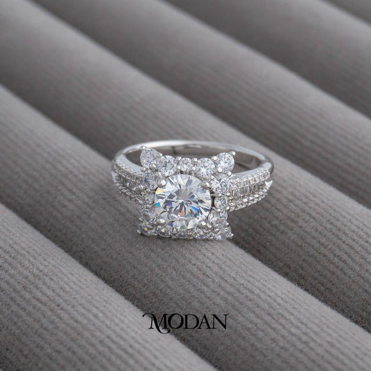 Tapered Pave Square Solitaire Ring Cincin Kotak Pesta Hypoallergenic Gold Plated