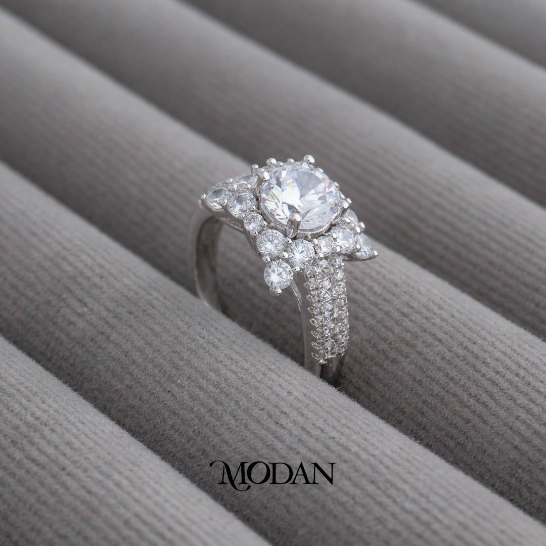 Tapered Pave Square Solitaire Ring Cincin Kotak Pesta Hypoallergenic Gold Plated