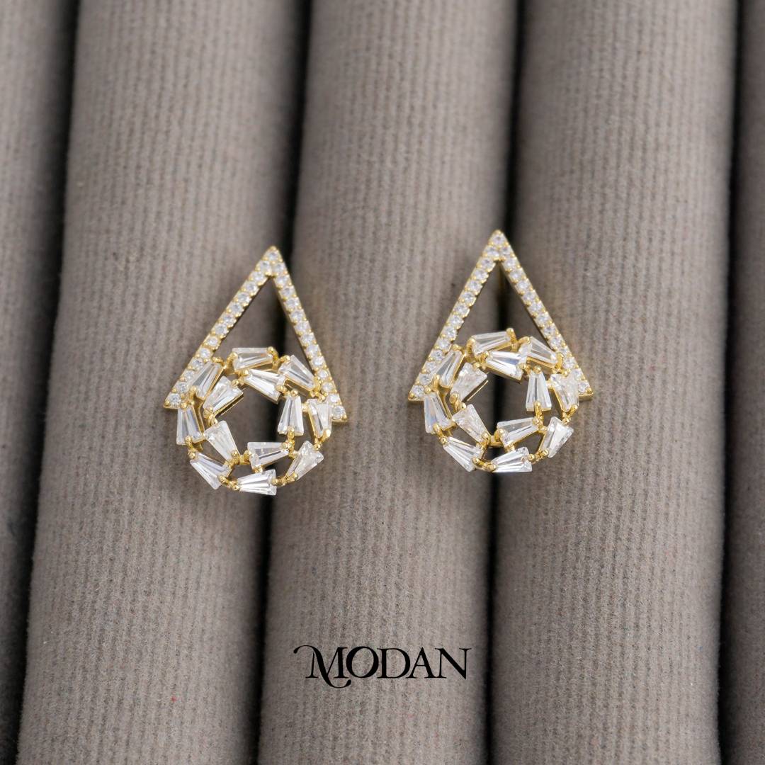 Sparkling Triangle Baguette Cut Stud Earrings Anting Tusuk Pesta Hypoallergenic Gold Plated