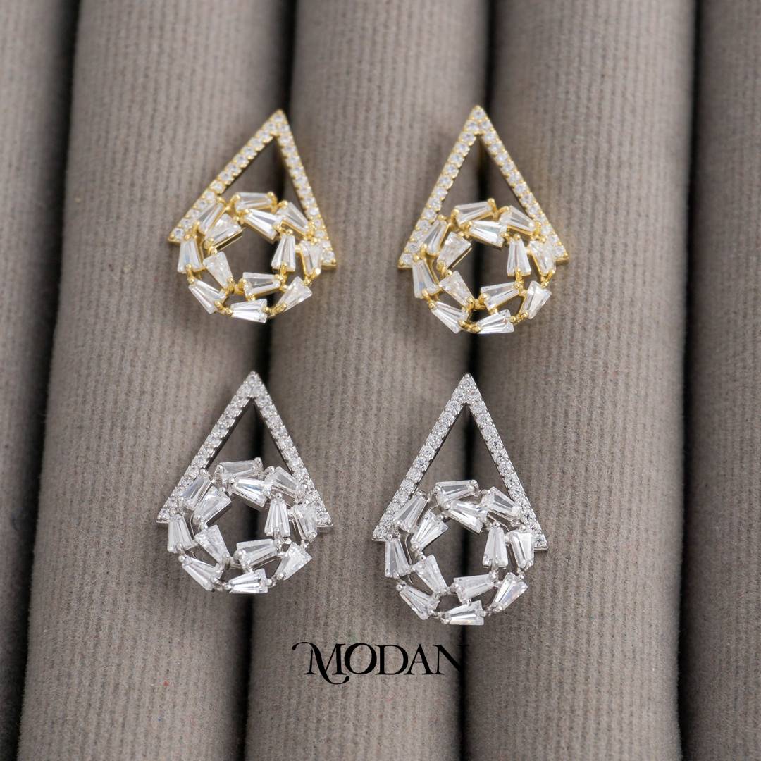 Sparkling Triangle Baguette Cut Stud Earrings Anting Tusuk Pesta Hypoallergenic Gold Plated