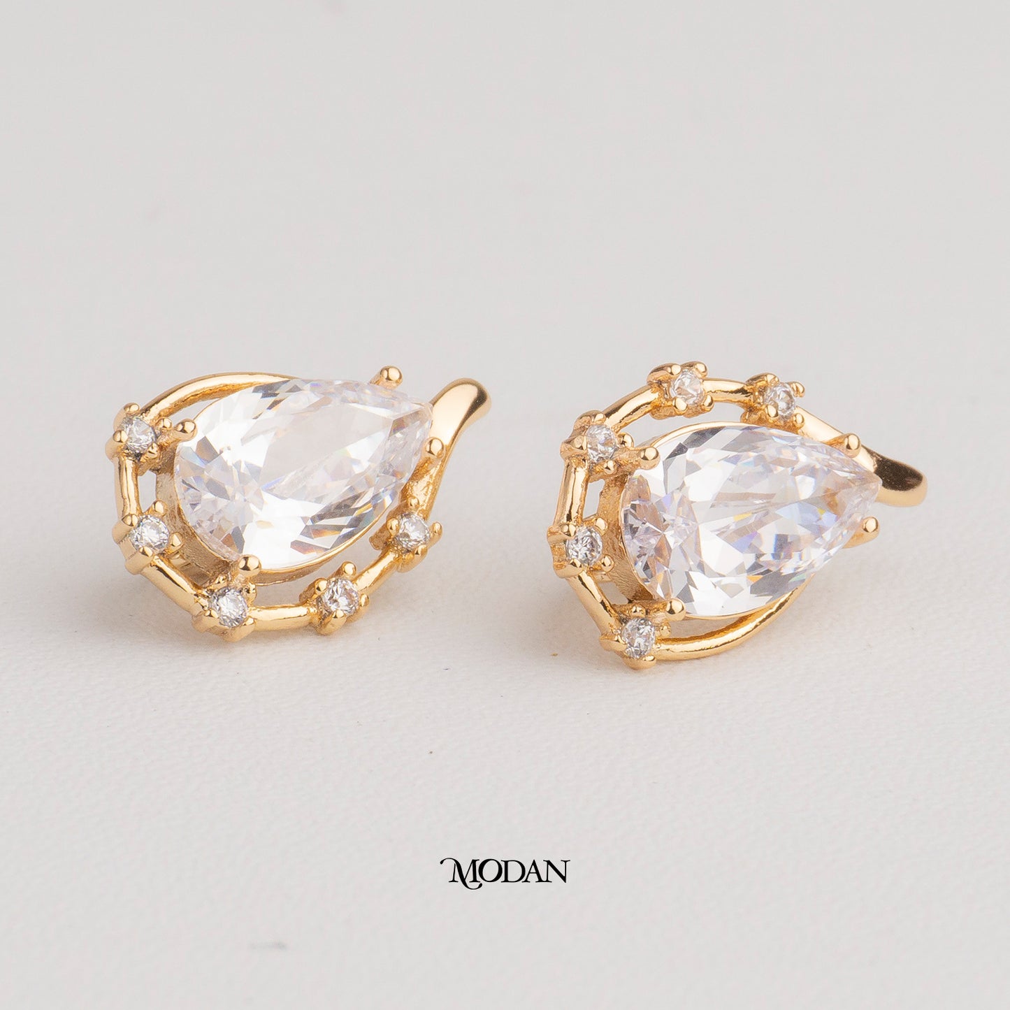 (19mm) Simple Teardrop Dotted Zirconia Hoop Earrings Anting Tetes Air Mata Hypoallergenic Gold Plated