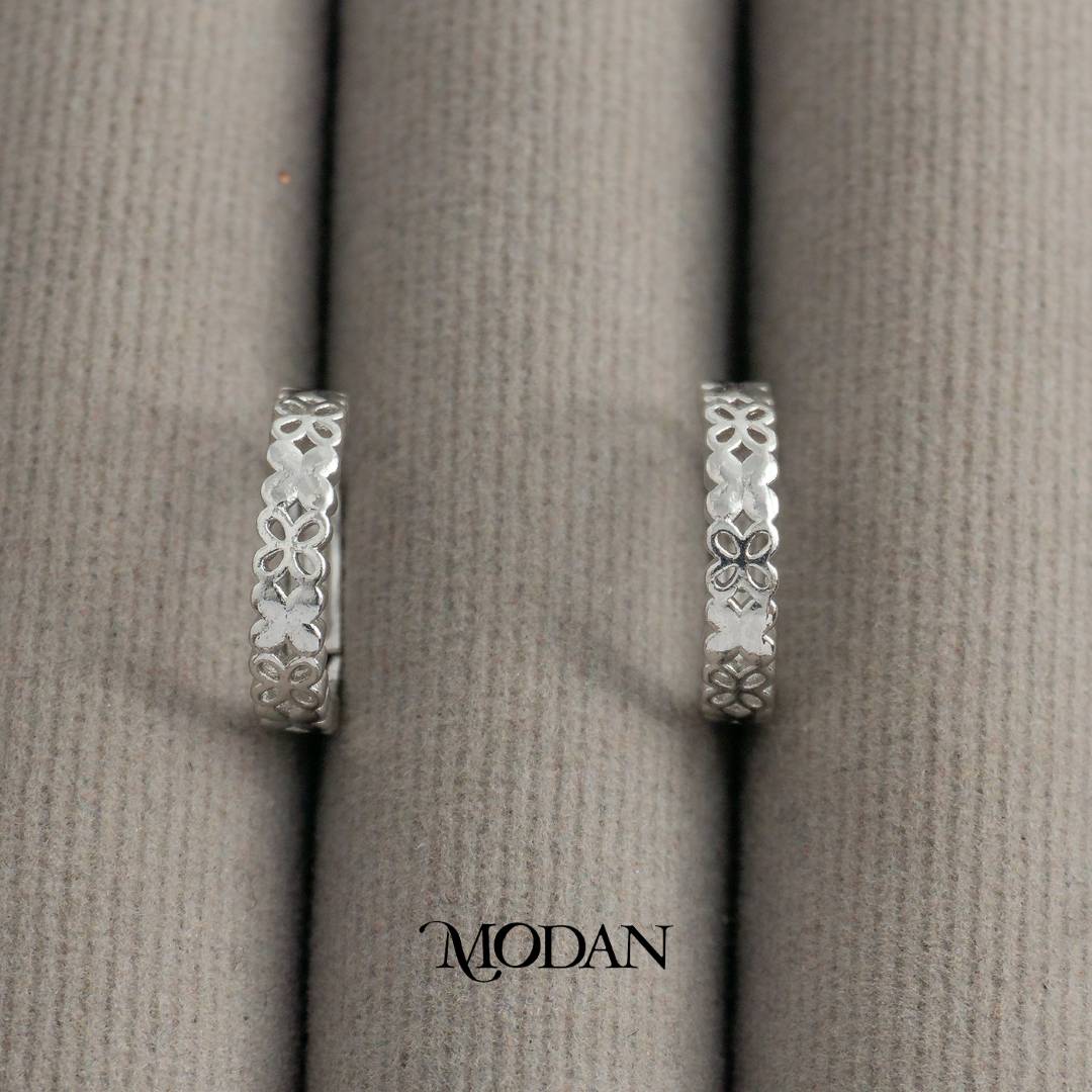 (12mm) Simple Open Filigree Clover Round Hoop Earrings Anting Bulat Berongga Hypoallergenic Gold Plated