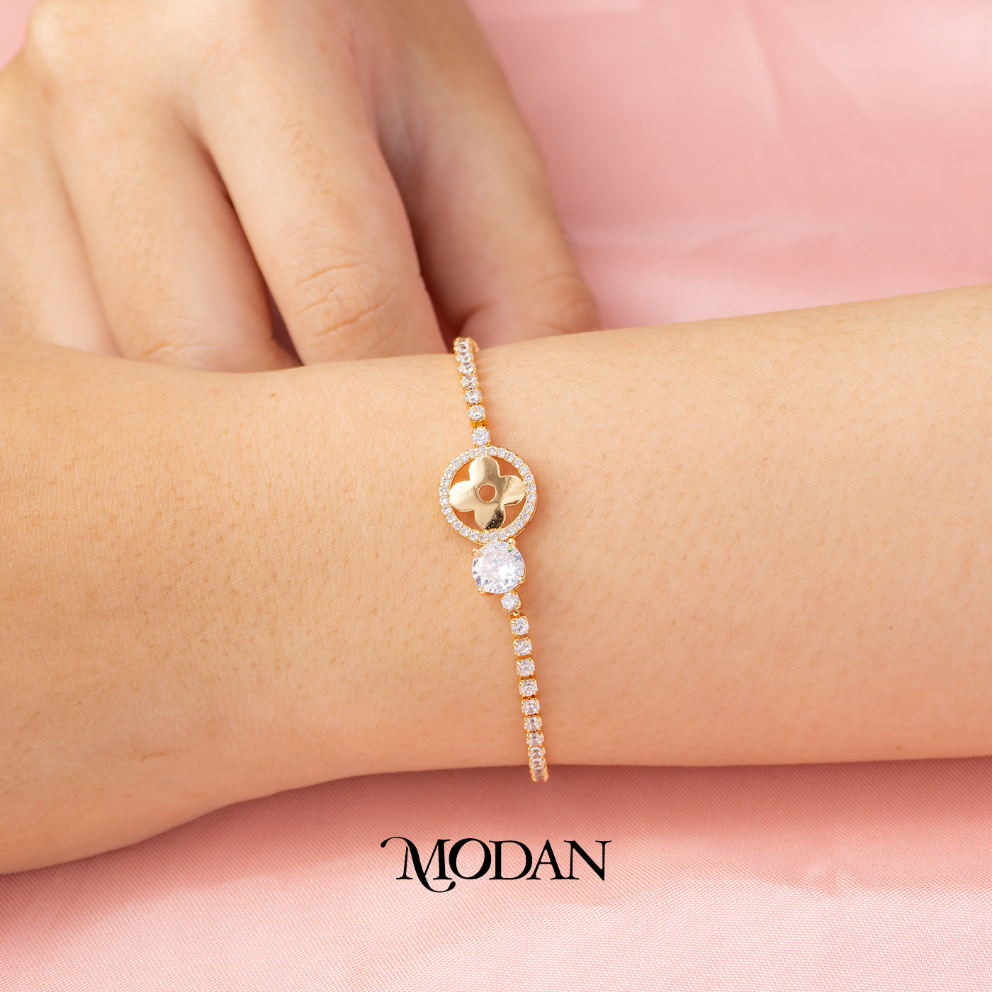 Sparkling Micro Paved Round Clover Adjustable Bracelet Gelang Serut Hypoallergenic Gold Plated