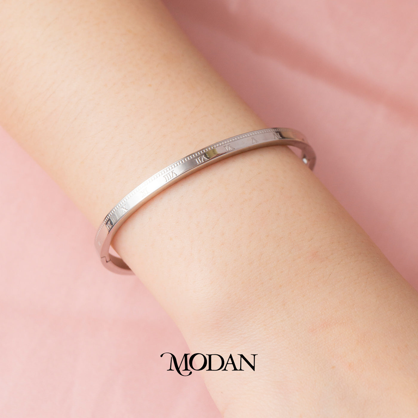 (5.5cm) Titanium Unisex Simple Geometric Silver Roman Numerals Pattern Bangle Bracelet Gelang Kaku Hypoallergenic Stainless Steel