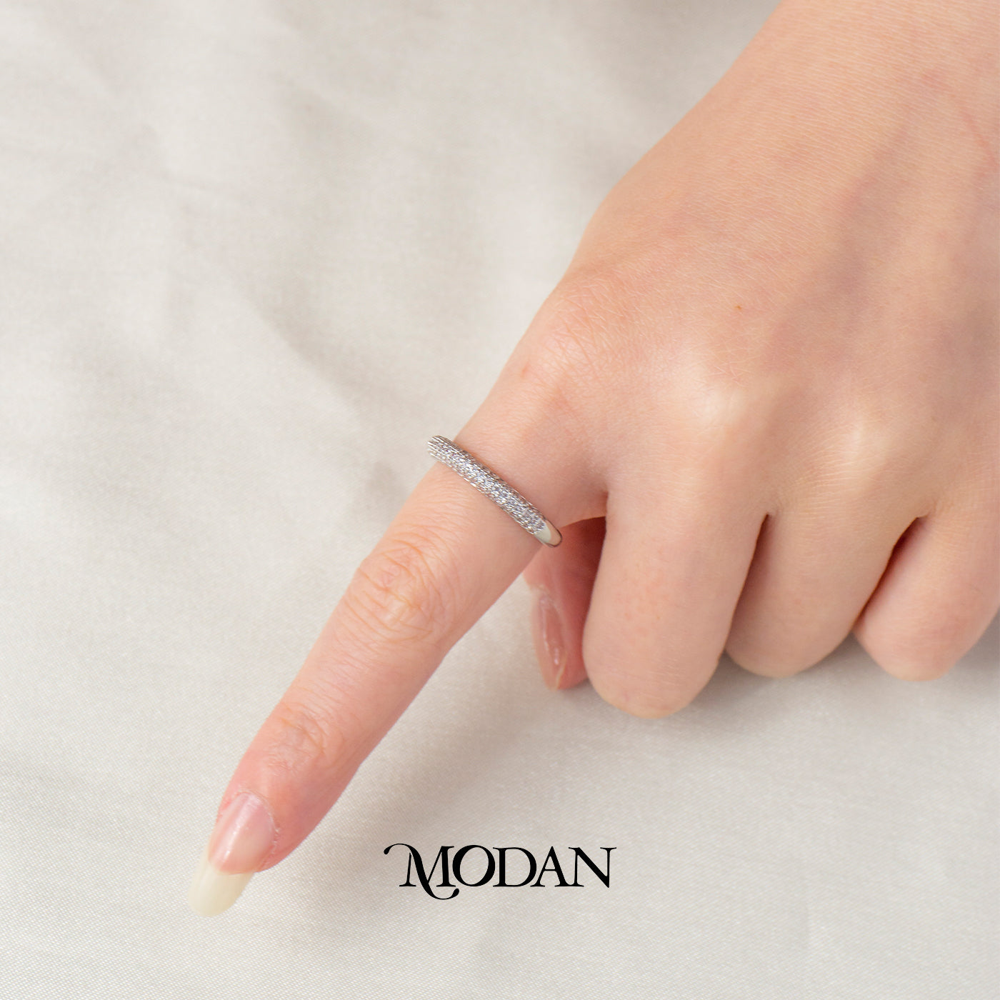 Sparkling Triple Row Pave Adjustable Ring Cincin Permata Tiga Baris Mewah Hypoallergenic Gold Plated