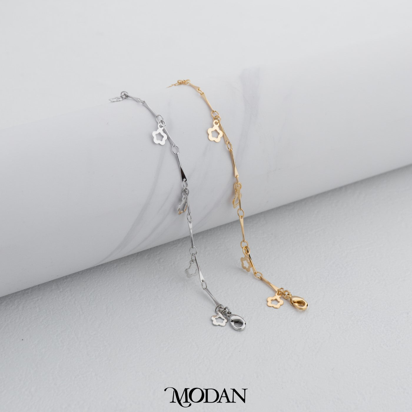 (23cm) Simple Dainty Plain Mini Clover Anklet Bracelet Gelang Kaki Hypoallergenic Gold Plated