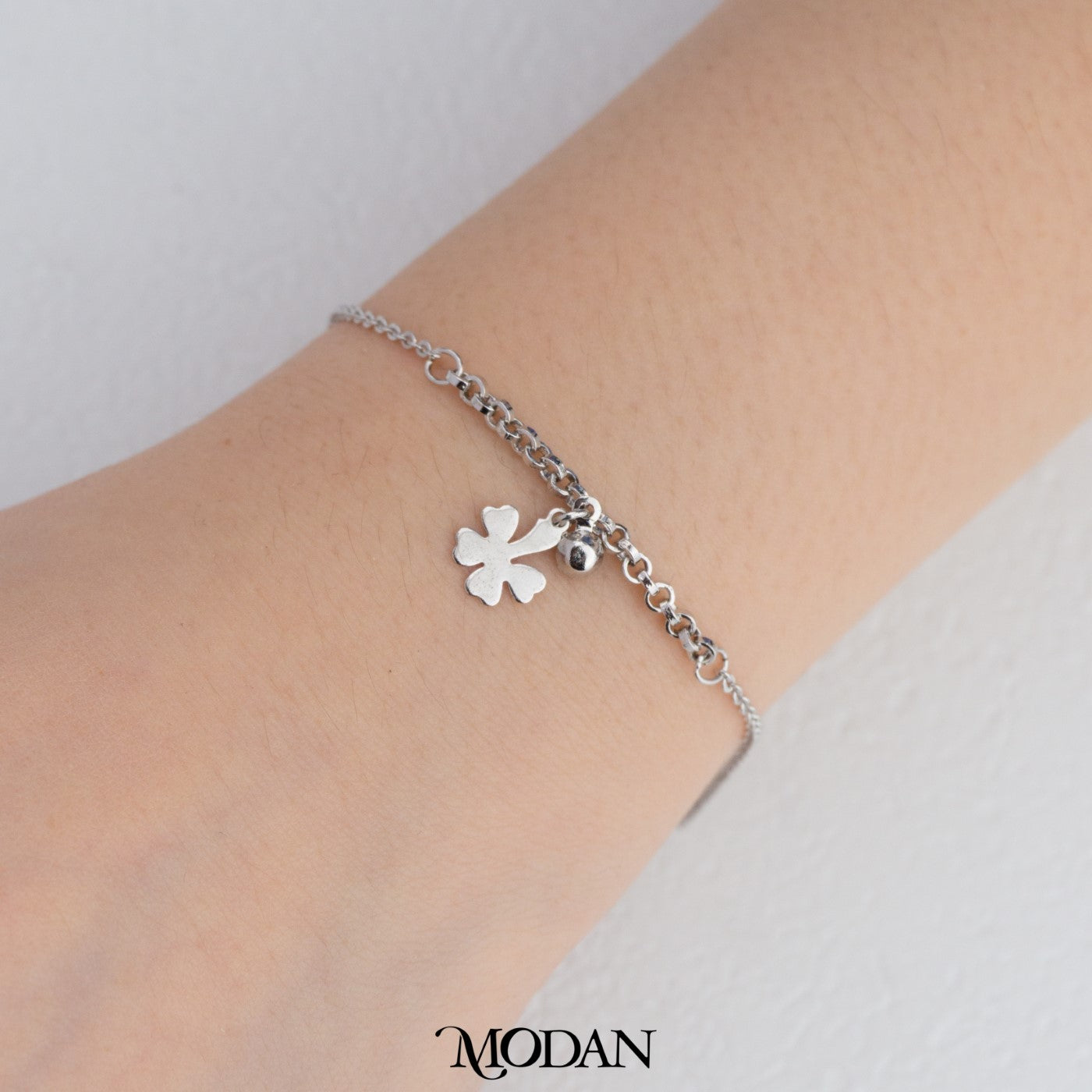 (17cm) Dainty Silver Fashionable Clover Jingle Bracelet Gelang Lonceng Bunga Daun Semanggi Hypoallergenic Gold Plated