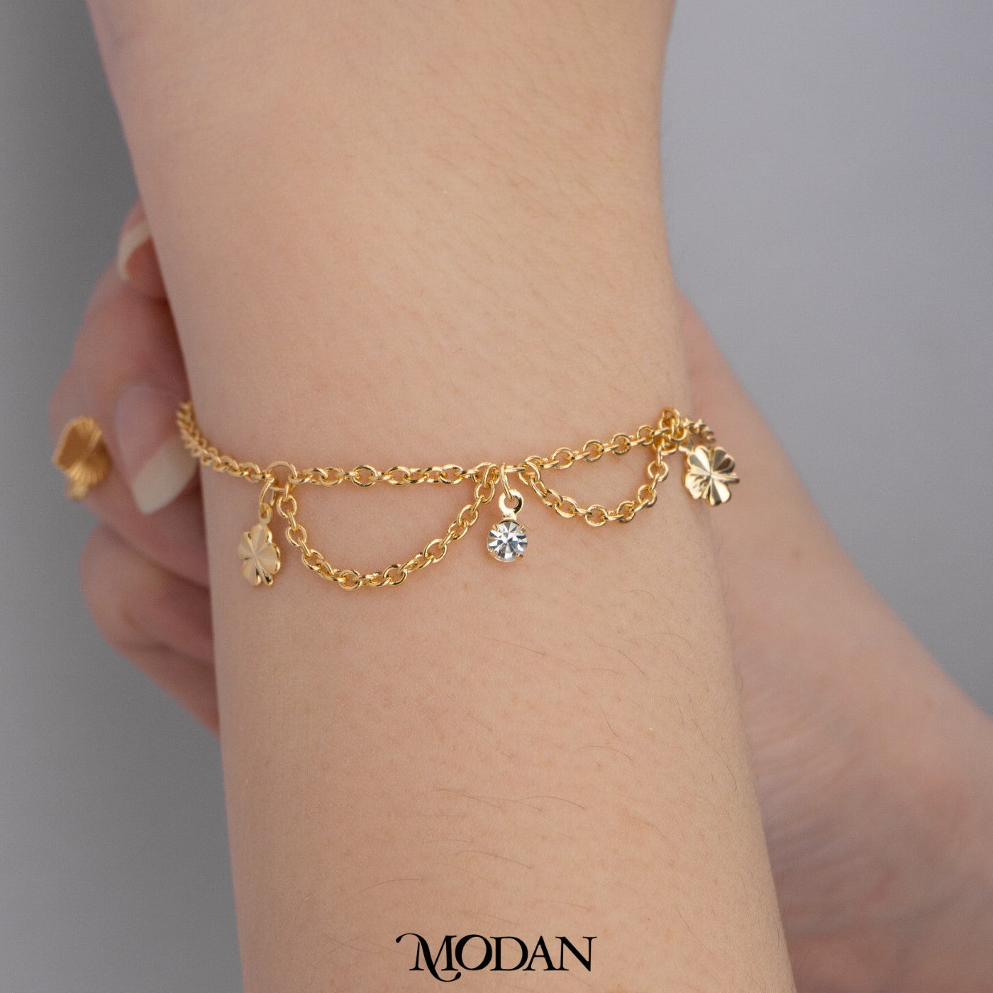 (16.5cm) Dainty Solitaire Zirconia Fashionable Clover Bracelet Gelang Daun Semanggi Hypoallergenic Gold Plated