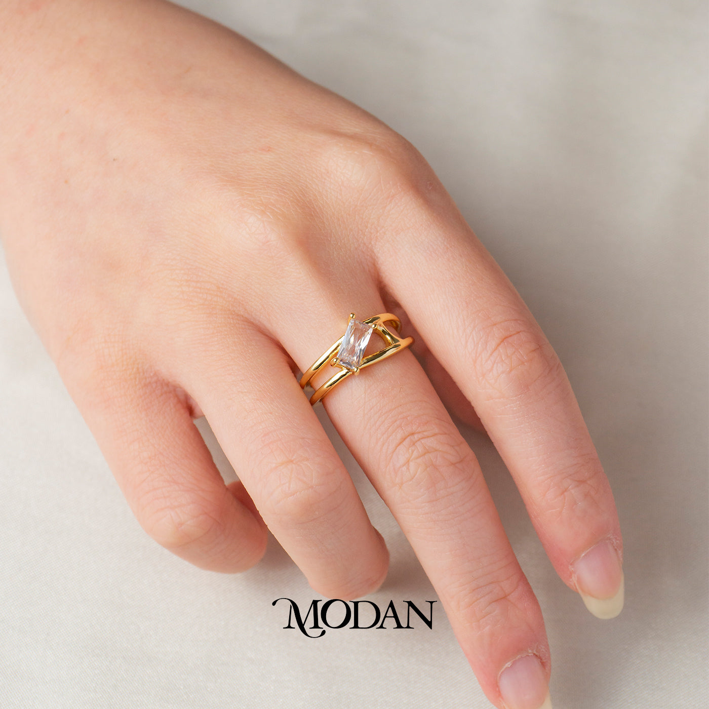 Dainty Split Shank Crystal Ring Cincin Polos Tumpuk Hypoallergenic Gold Plated