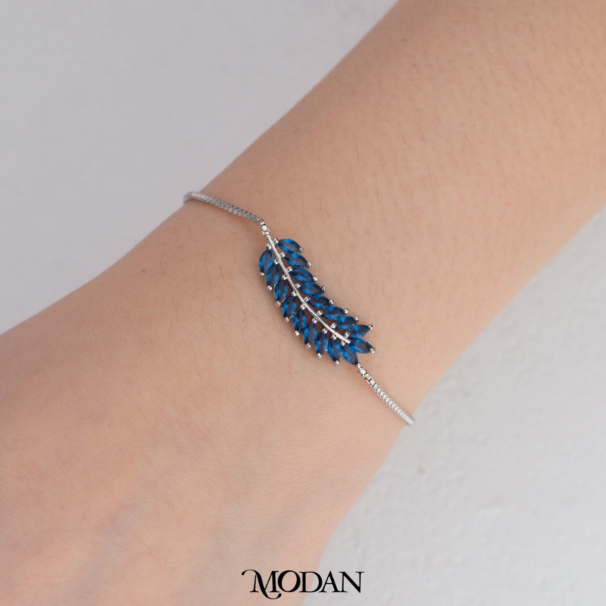 Sparkling Sapphire Blue/Clear Marquise/Round Cut Leaf Adjustable Bracelet Gelang Serut Pesta Wanita Daun Biru Hypoallergenic Gold Plated