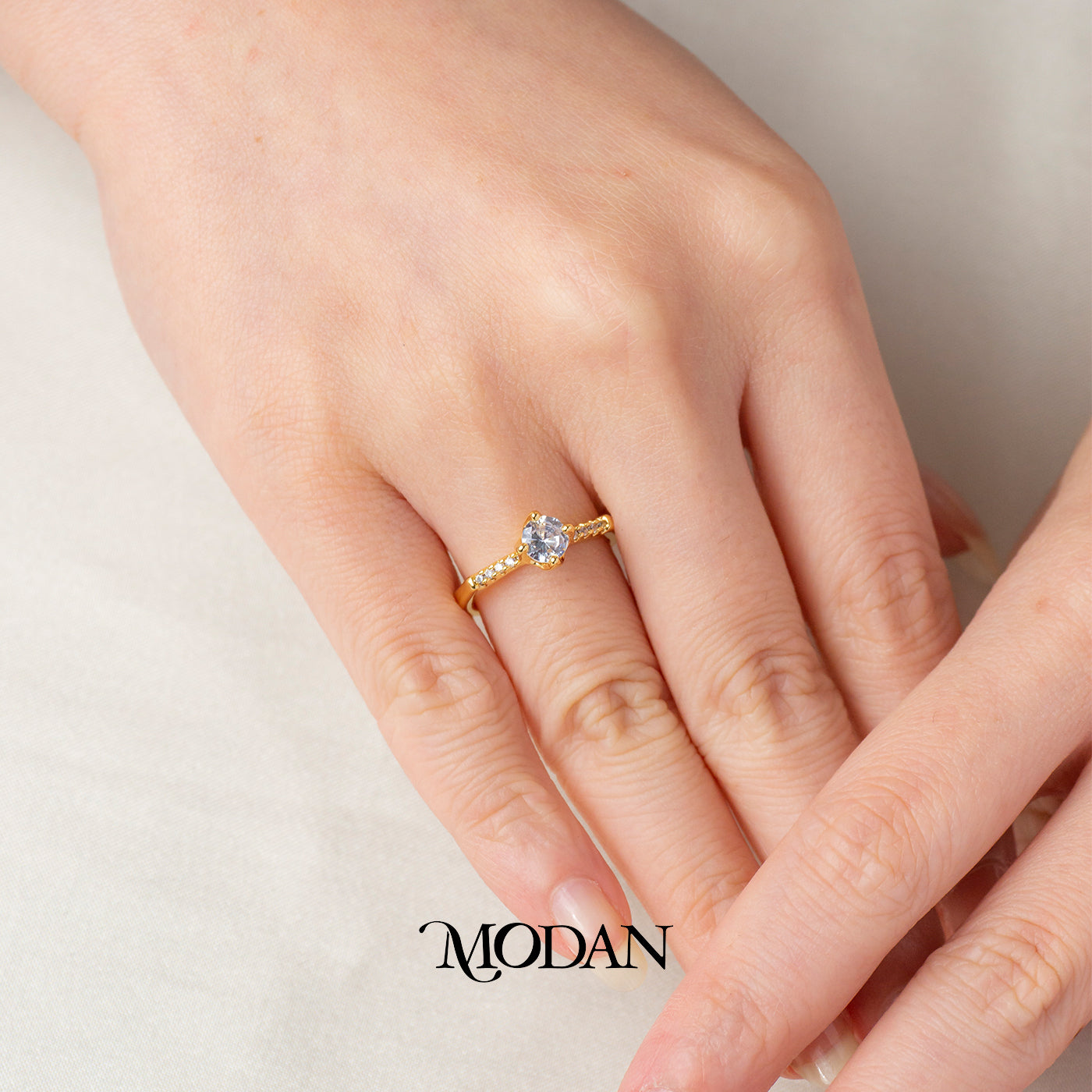 Classic Solitaire Engagement Ring Cincin Tunangan Permata Satu Hypoallergenic Gold Plated