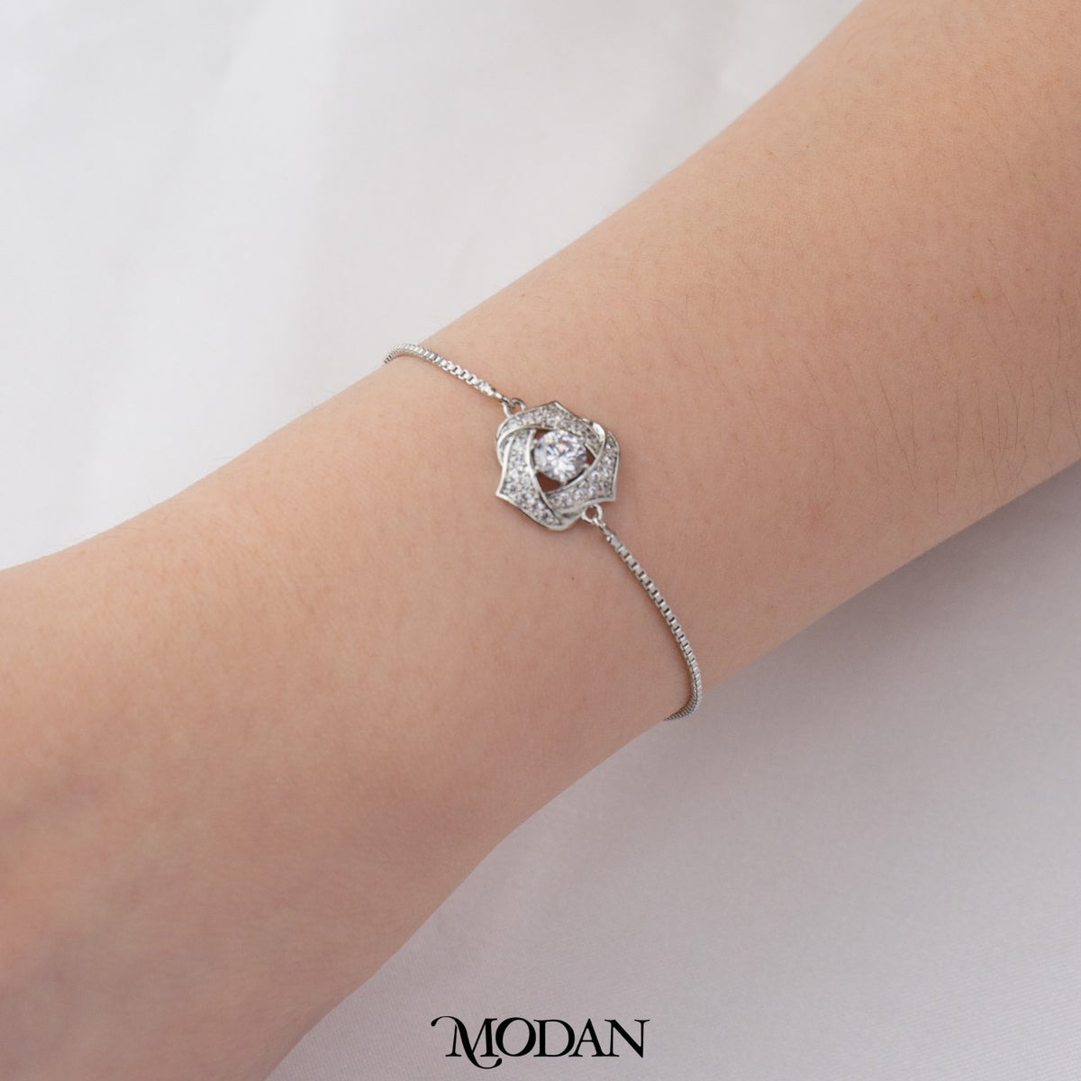 Sparkling Geometrical Adjustable Bracelet Gelang Serut Liontin Geometris Hypoallergenic Gold Plated