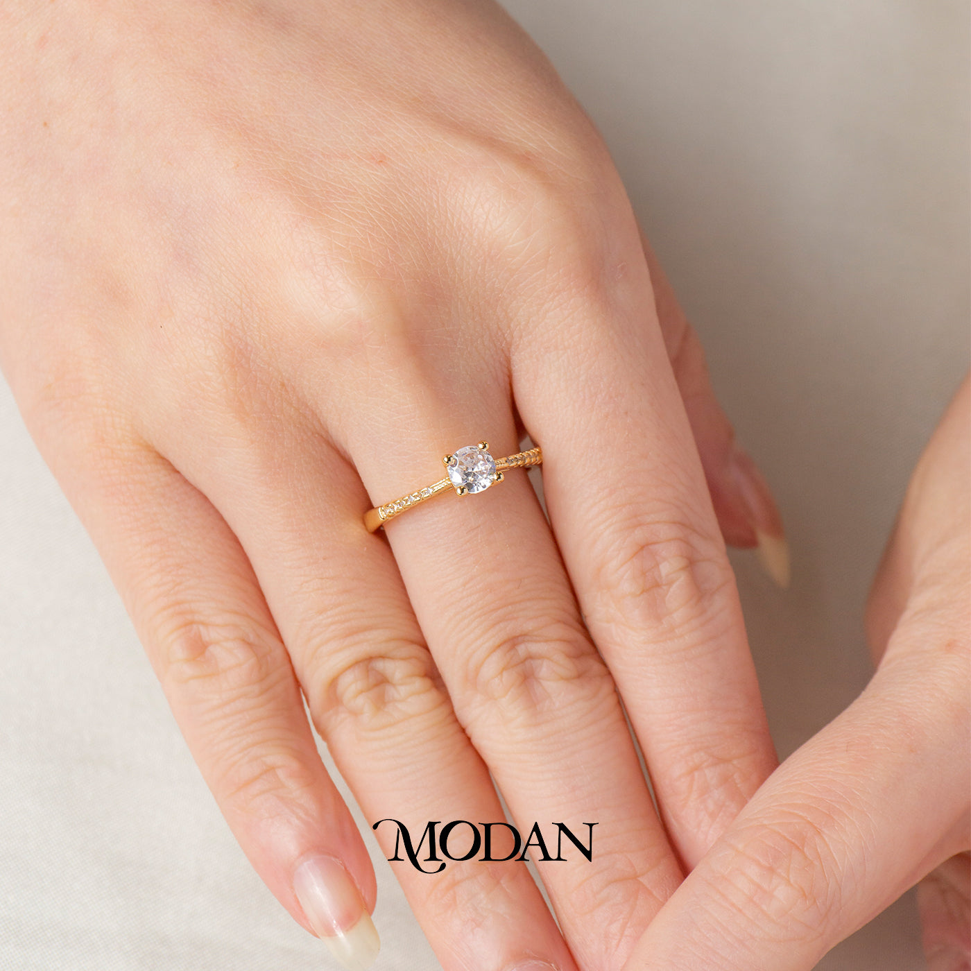 Simple Micro Pave Solitaire Engagement Ring Cincin Tunangan Permata Satu Hypoallergenic Gold Plated